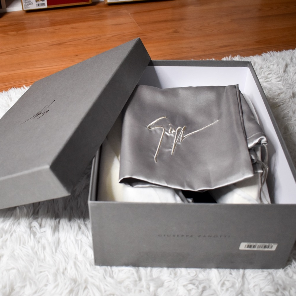 Black & Gold Giuseppe Zanotti size 44/11 - Picture 3 of 4